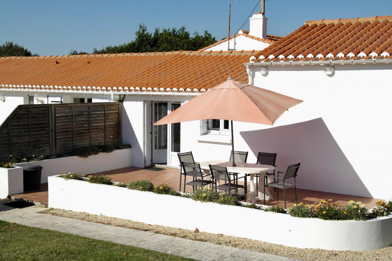 Maison Pour 4 A La Campagne Avec Piscine Commequiers Exterior photo